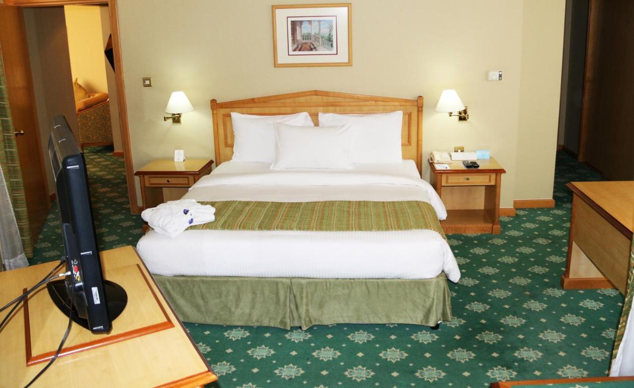 Grand Continental Flamingo Hotel Abu Dhabi Esterno foto