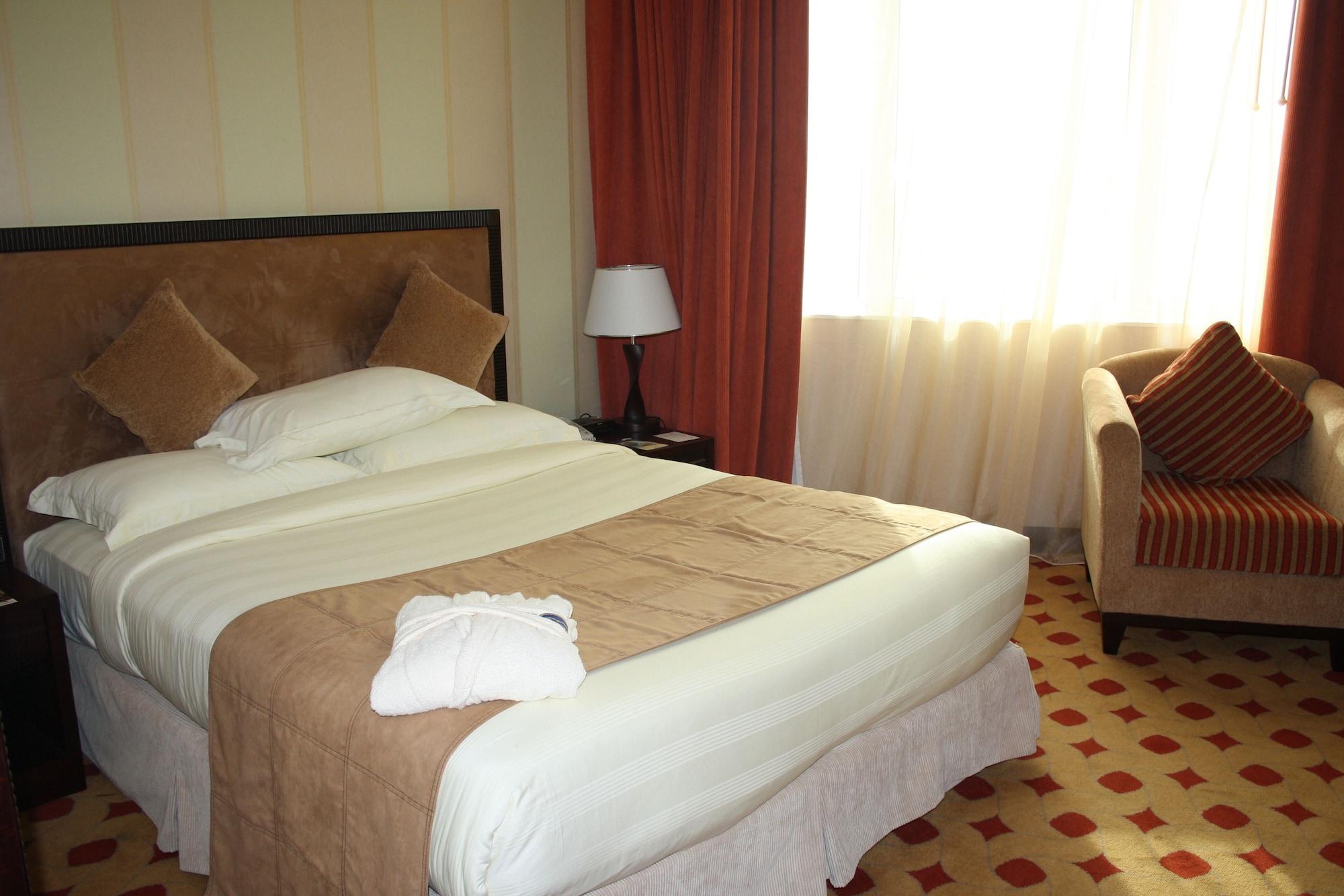 Grand Continental Flamingo Hotel Abu Dhabi Esterno foto