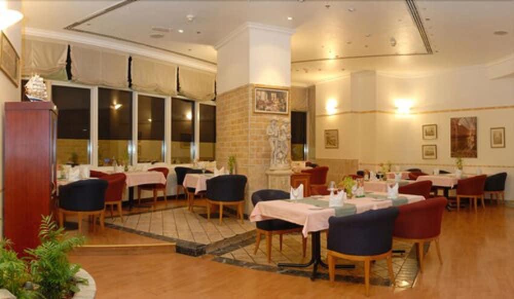Grand Continental Flamingo Hotel Abu Dhabi Esterno foto