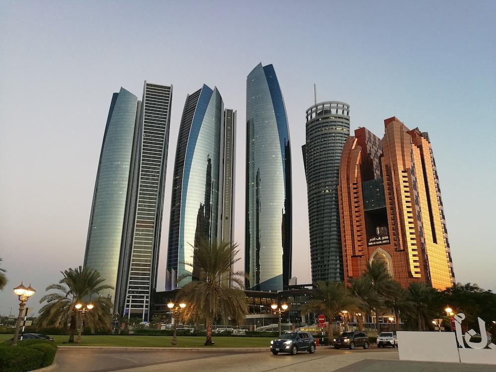Grand Continental Flamingo Hotel Abu Dhabi Esterno foto