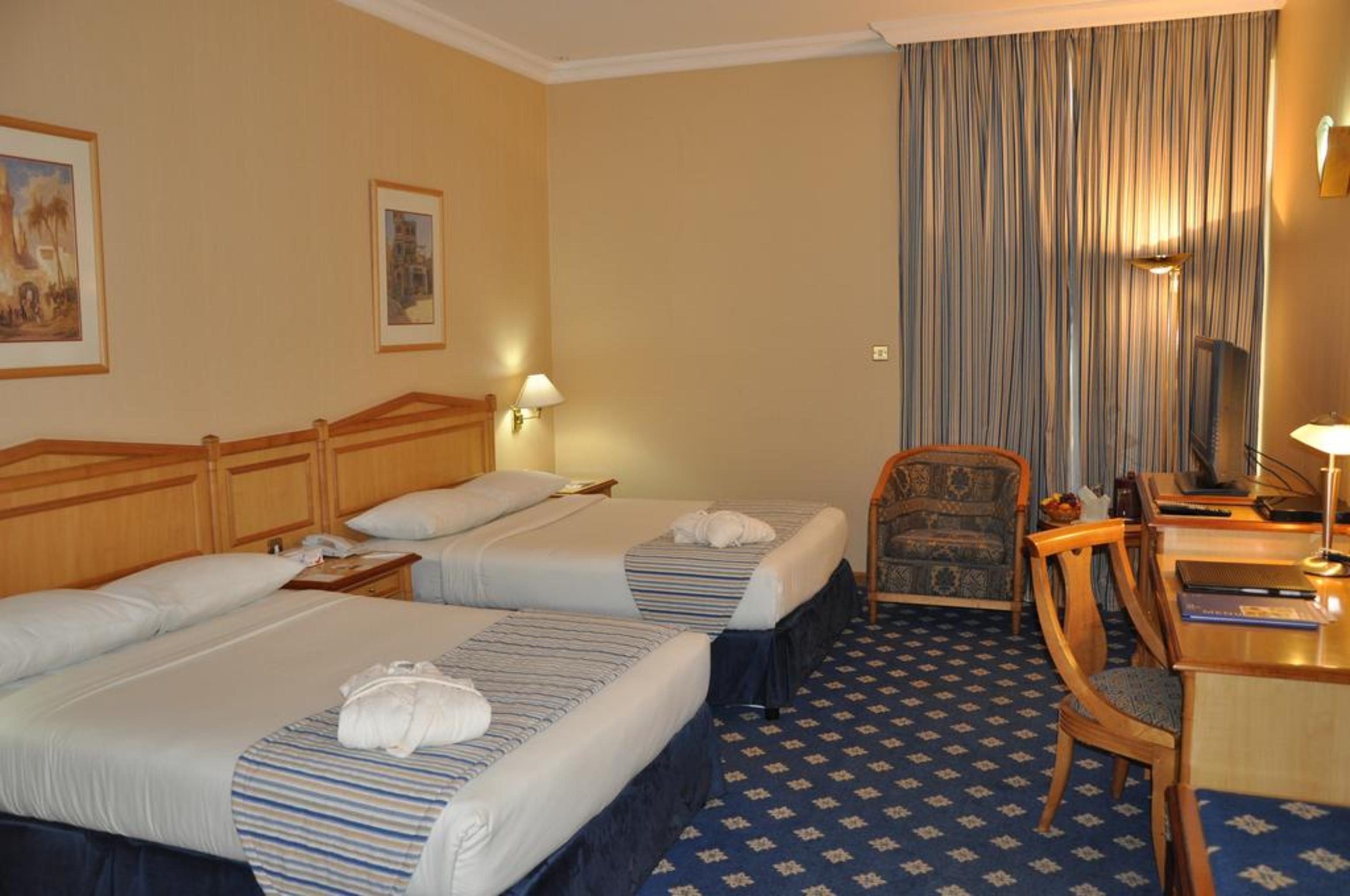 Grand Continental Flamingo Hotel Abu Dhabi Esterno foto