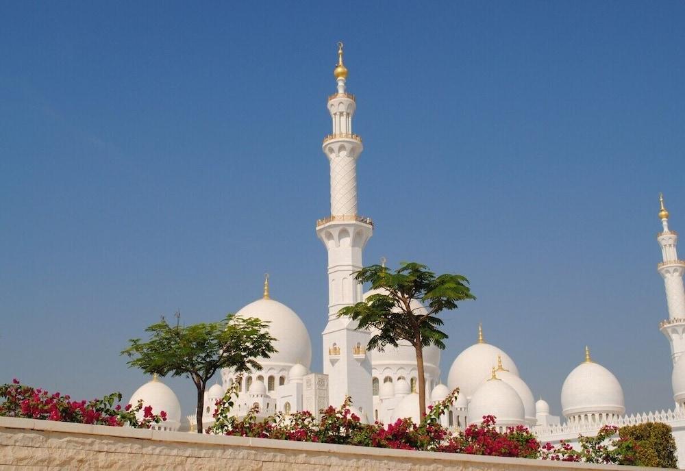 Grand Continental Flamingo Hotel Abu Dhabi Esterno foto