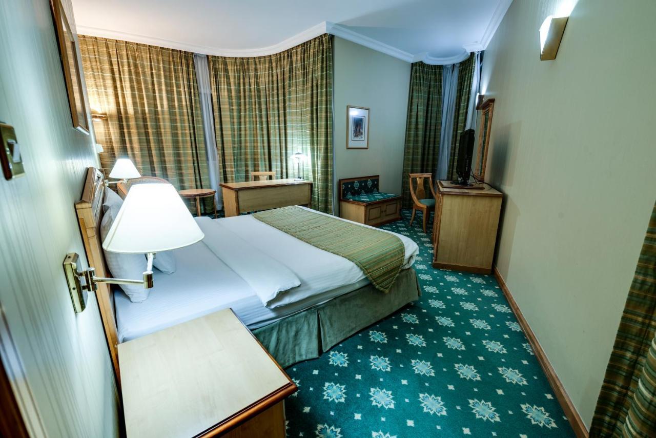 Grand Continental Flamingo Hotel Abu Dhabi Esterno foto