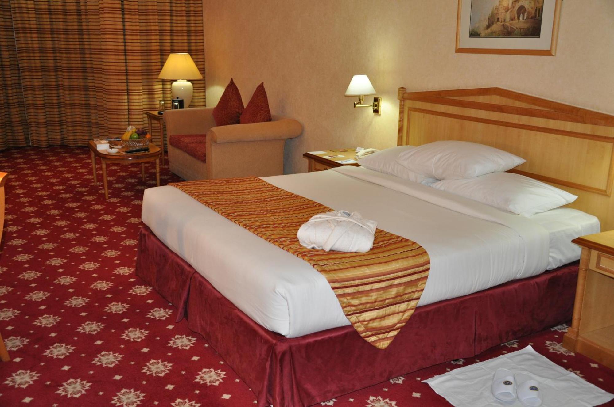 Grand Continental Flamingo Hotel Abu Dhabi Esterno foto